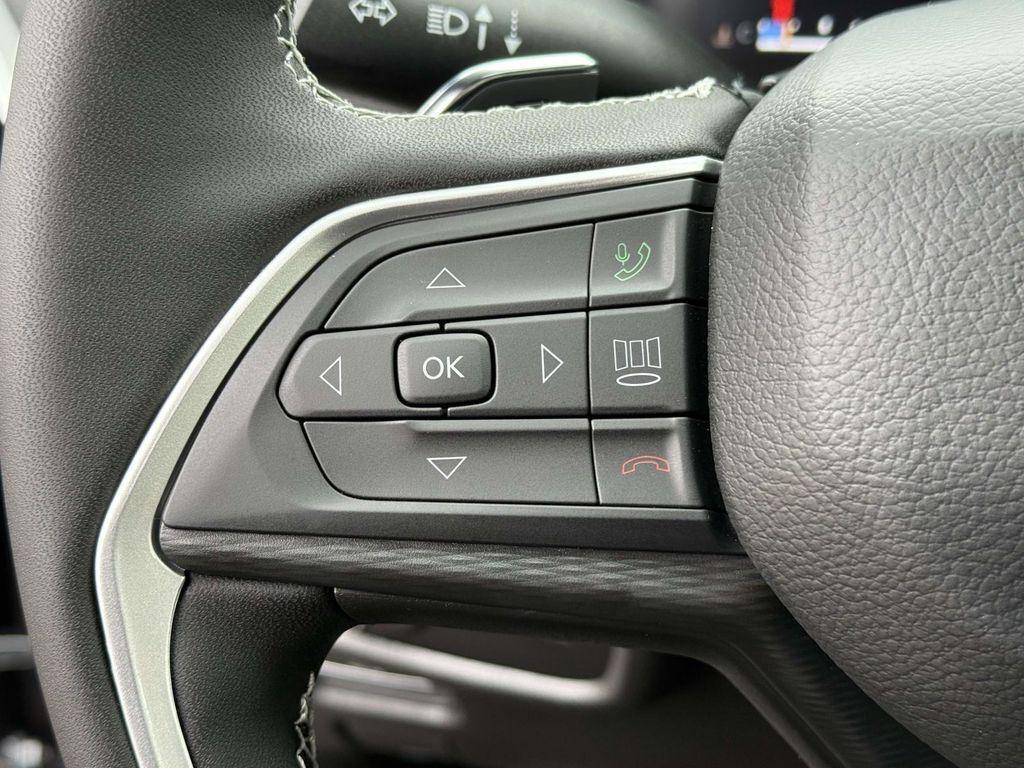 new 2025 Jeep Grand Cherokee car, priced at $37,205