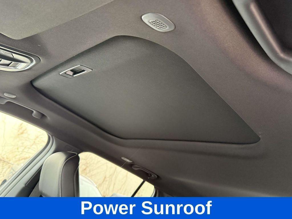 new 2025 Jeep Grand Cherokee car, priced at $37,205