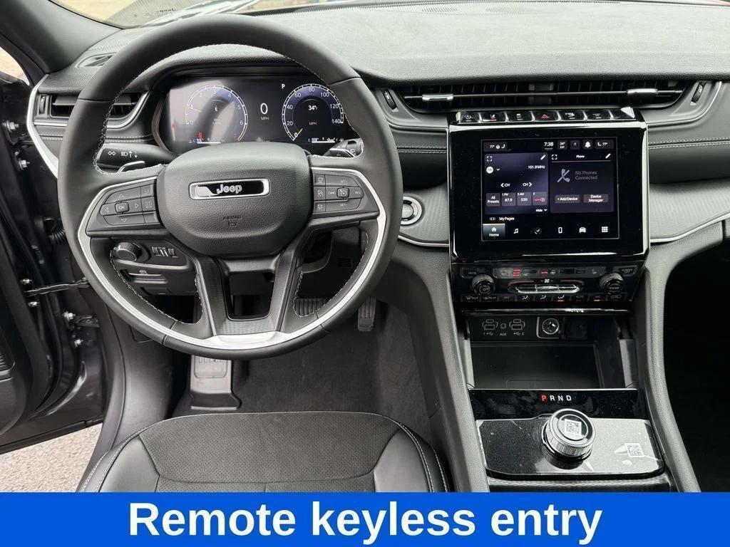 new 2025 Jeep Grand Cherokee car, priced at $37,205