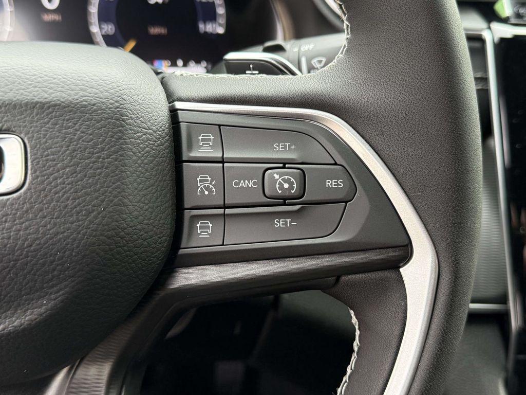 new 2025 Jeep Grand Cherokee car, priced at $37,205