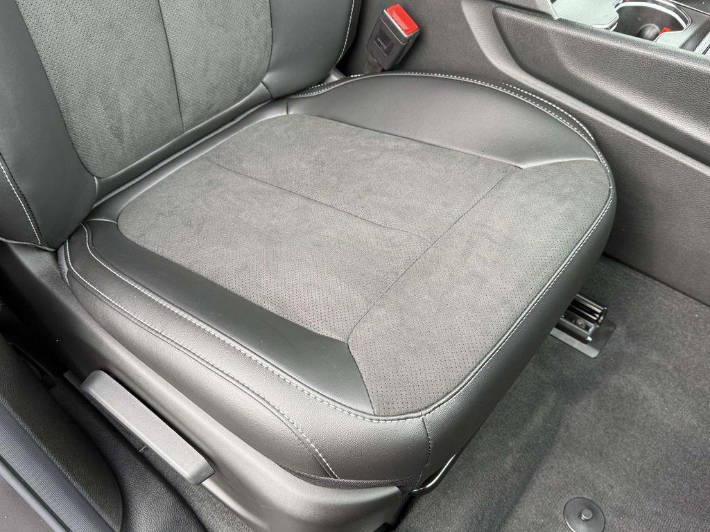 new 2025 Jeep Grand Cherokee car, priced at $37,205