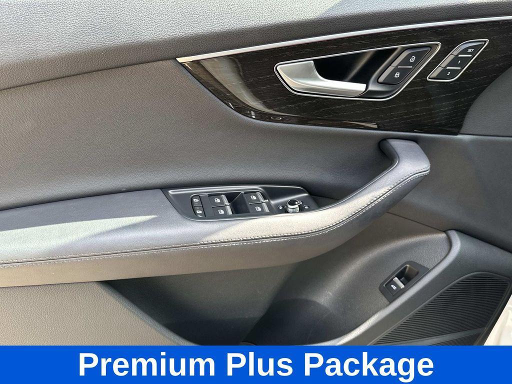 used 2024 Audi Q7 car, priced at $34,000