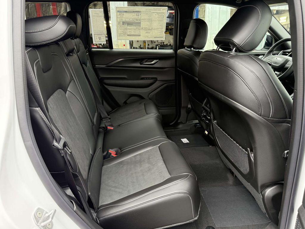 new 2025 Jeep Grand Cherokee car, priced at $34,669