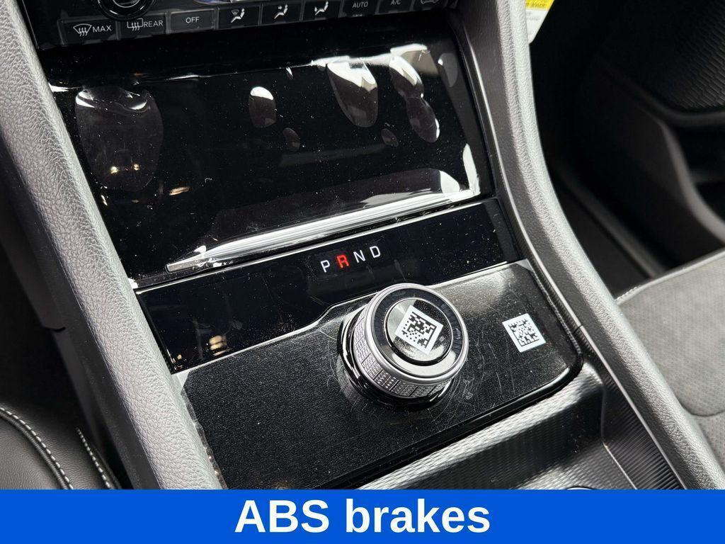 new 2025 Jeep Grand Cherokee car, priced at $34,669