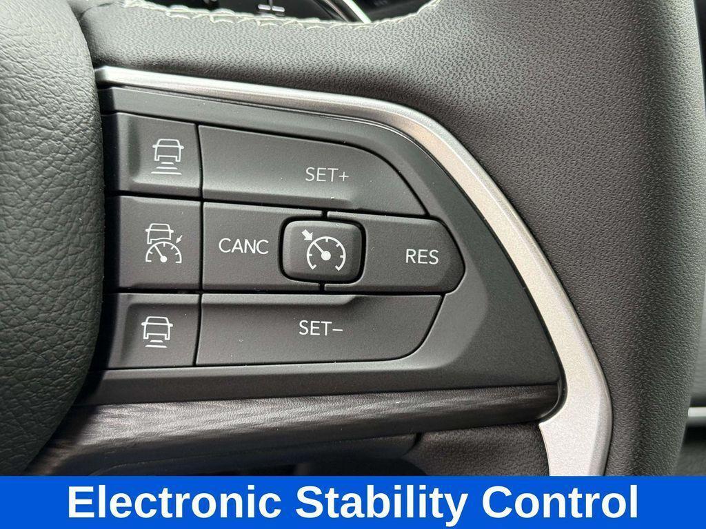 new 2025 Jeep Grand Cherokee car, priced at $34,669