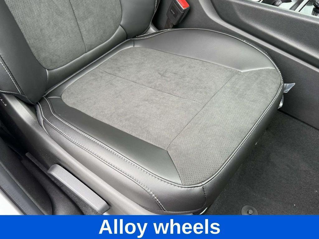 new 2025 Jeep Grand Cherokee car, priced at $34,669