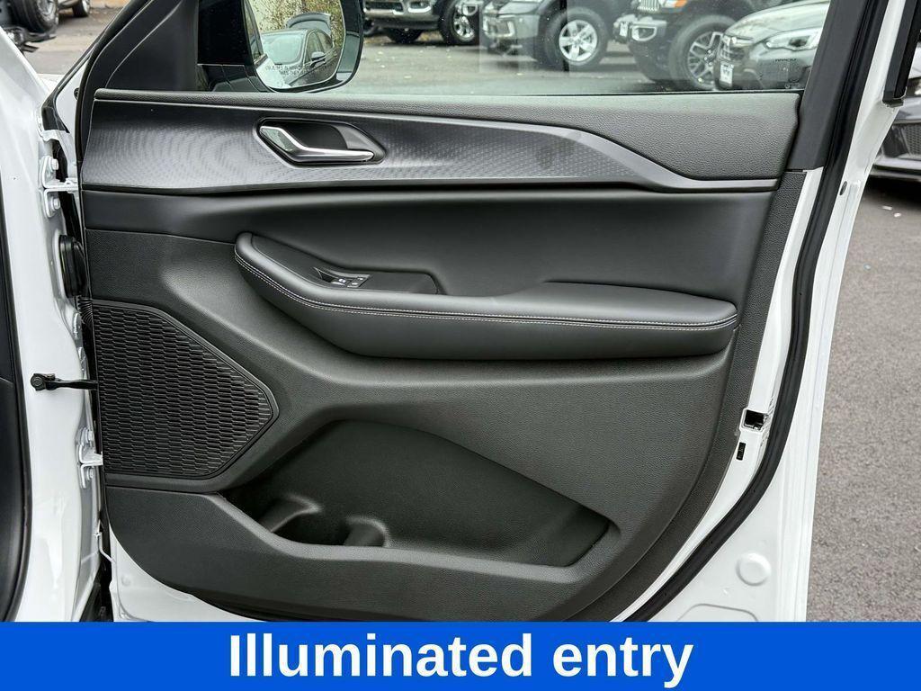 new 2025 Jeep Grand Cherokee car, priced at $34,669