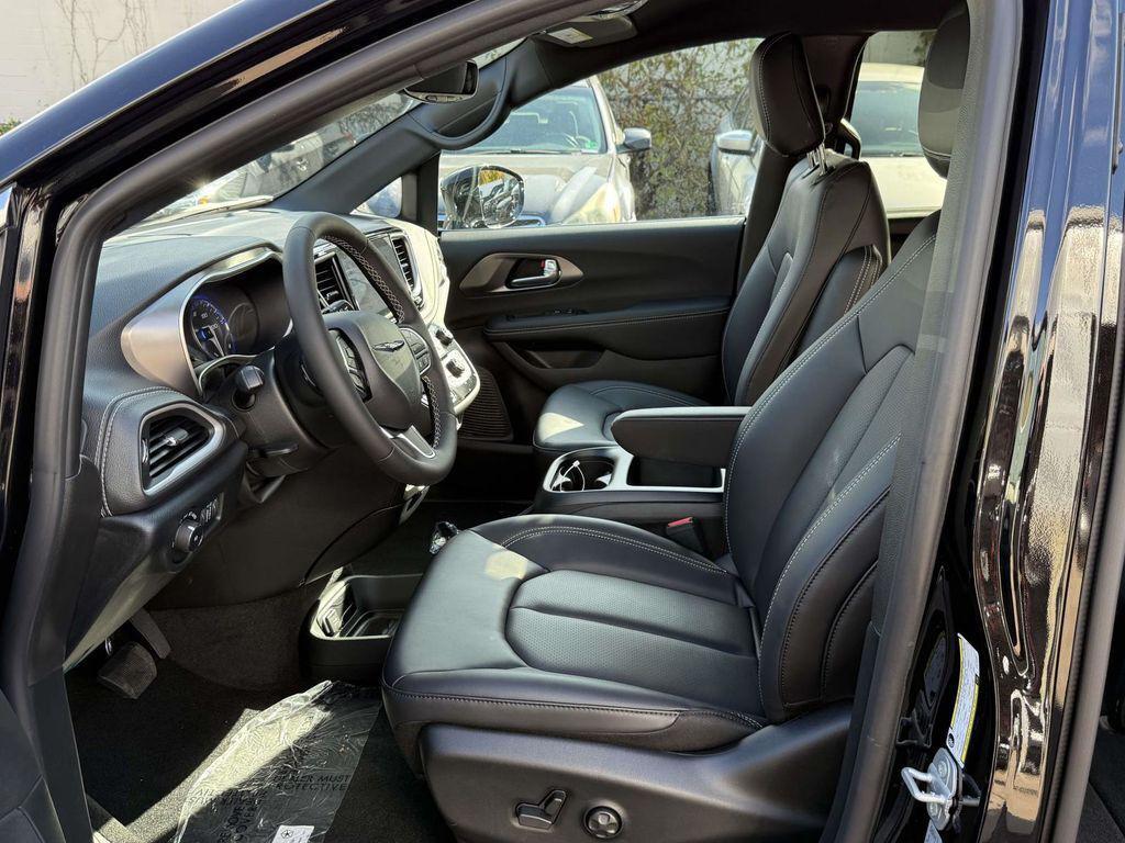 new 2026 Chrysler Pacifica car, priced at $36,264