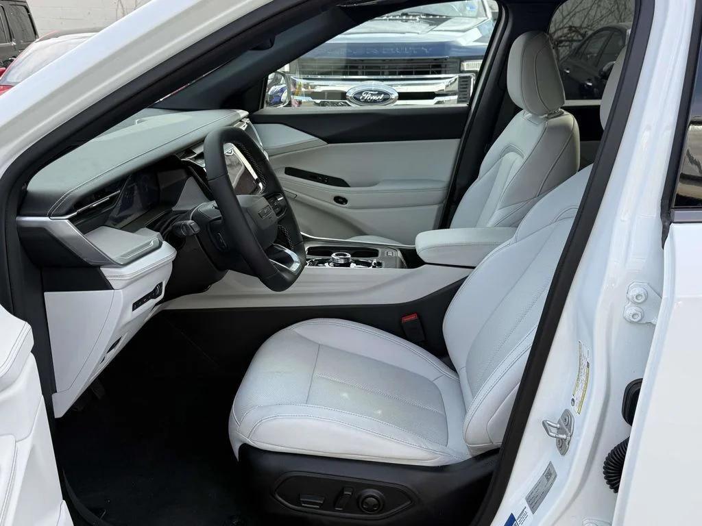 new 2026 Jeep Cherokee car, priced at $36,294
