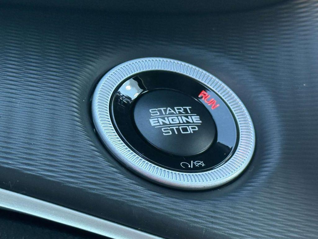 new 2025 Jeep Grand Cherokee car, priced at $37,205