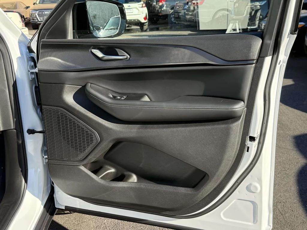 new 2025 Jeep Grand Cherokee L car, priced at $38,629