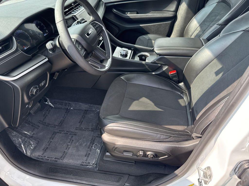 used 2025 Jeep Grand Cherokee L car, priced at $35,800