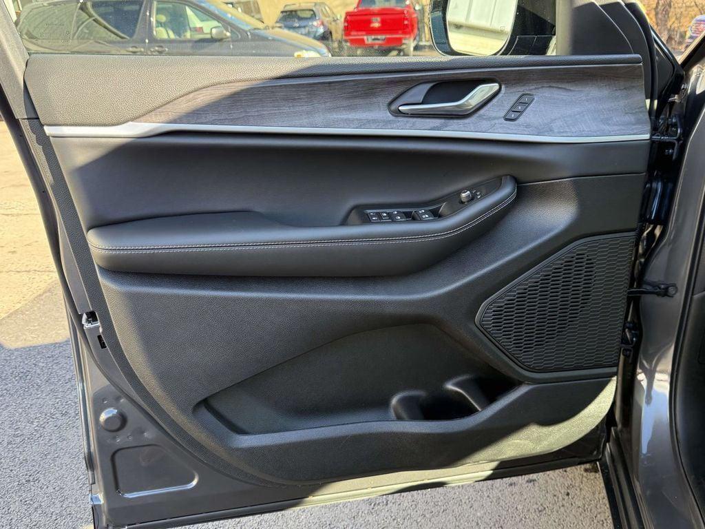 new 2025 Jeep Grand Cherokee car, priced at $42,724