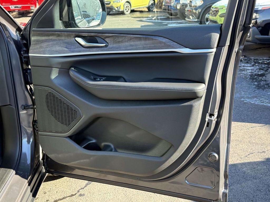 new 2025 Jeep Grand Cherokee car, priced at $44,469