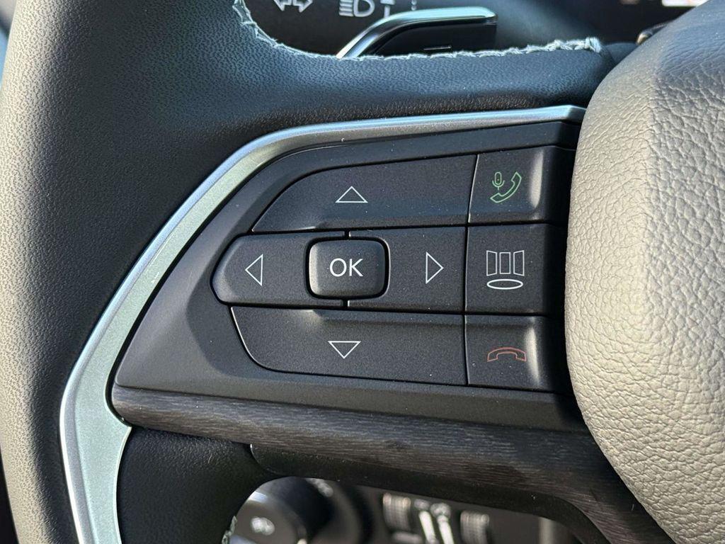 new 2025 Jeep Grand Cherokee car, priced at $42,724