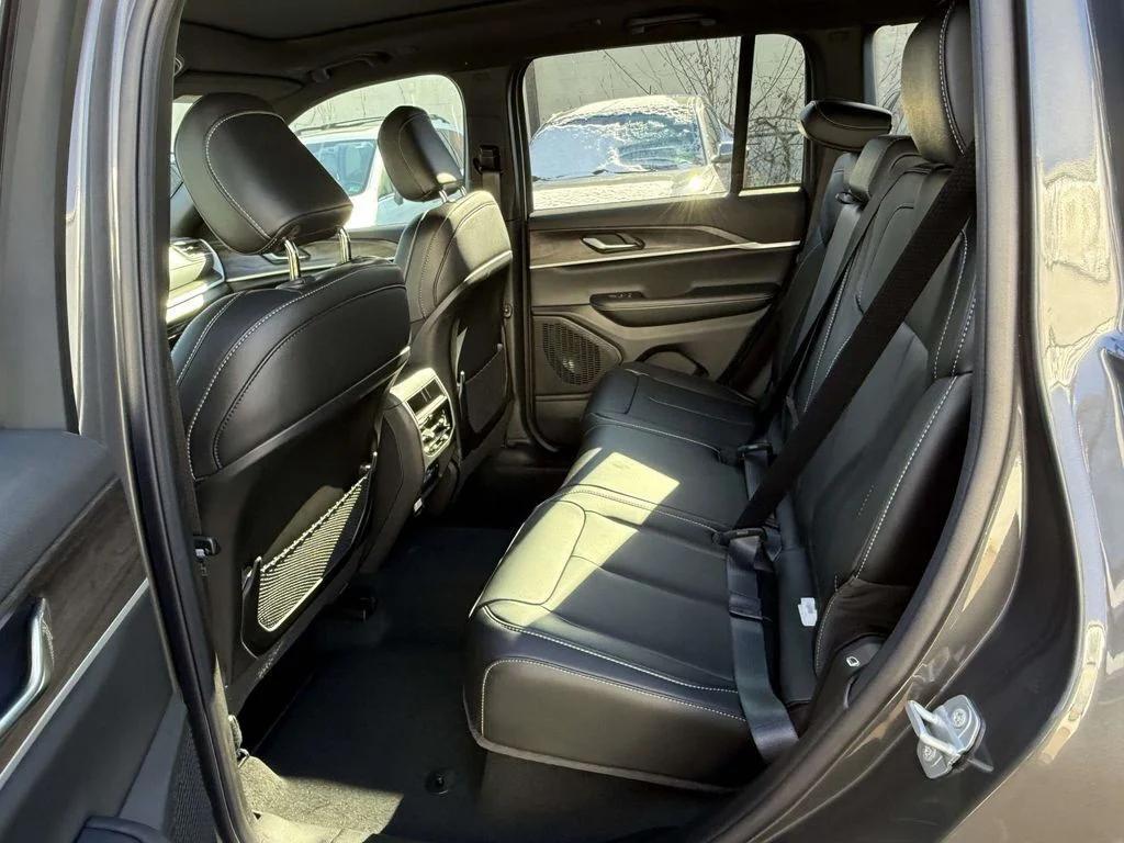 new 2025 Jeep Grand Cherokee car, priced at $45,973