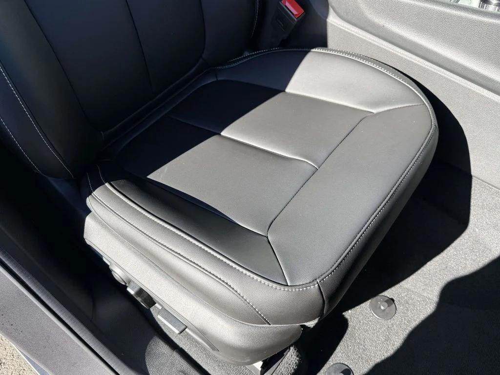 new 2025 Jeep Grand Cherokee car, priced at $45,973