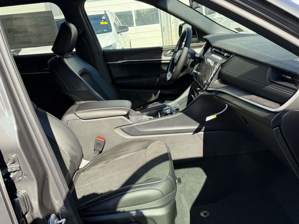 new 2026 Jeep Grand Cherokee car, priced at $42,898