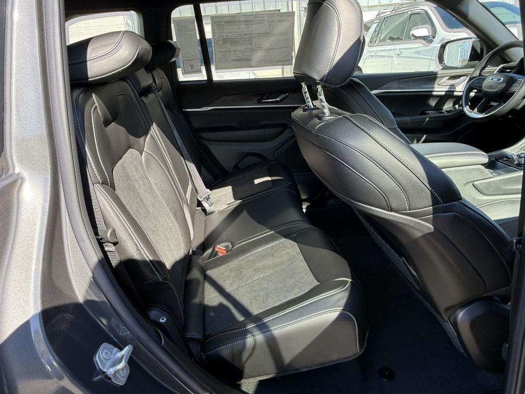 new 2026 Jeep Grand Cherokee car, priced at $42,898