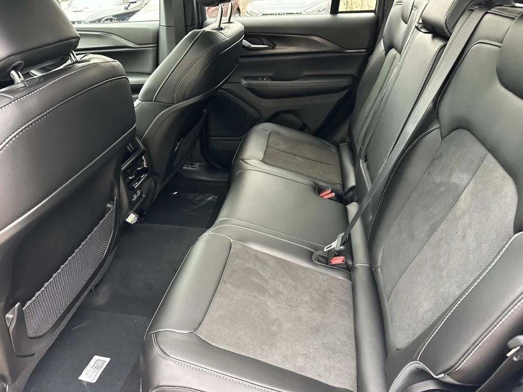 new 2025 Jeep Grand Cherokee car, priced at $33,919