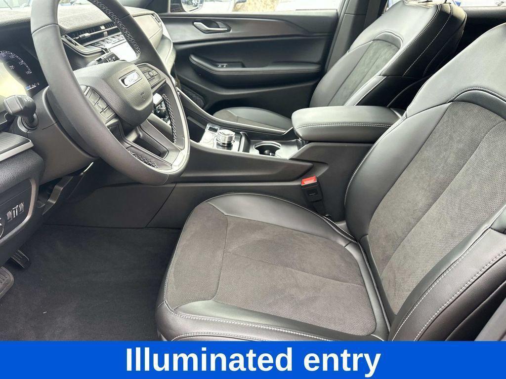 new 2025 Jeep Grand Cherokee car, priced at $35,205