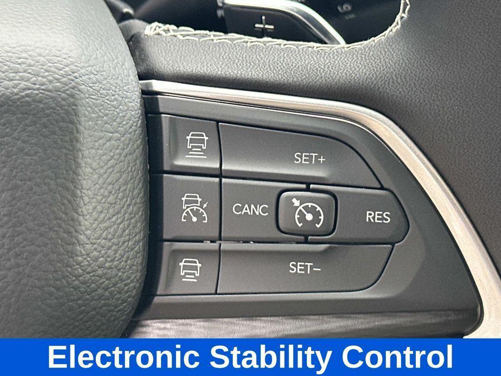 new 2025 Jeep Grand Cherokee car, priced at $35,205