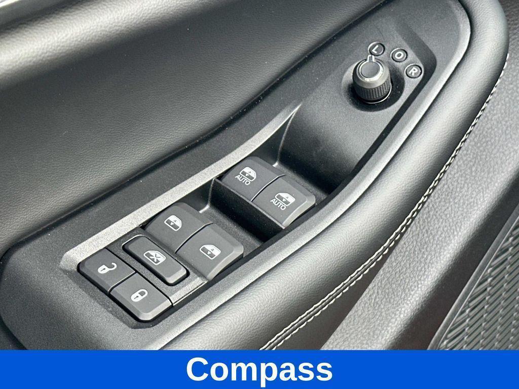 new 2025 Jeep Grand Cherokee car, priced at $35,205