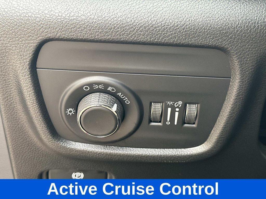 new 2025 Jeep Grand Cherokee car, priced at $35,205