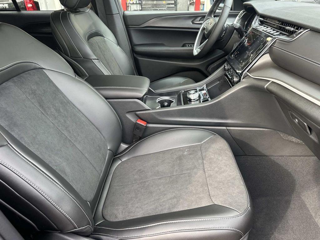 new 2025 Jeep Grand Cherokee car, priced at $35,205