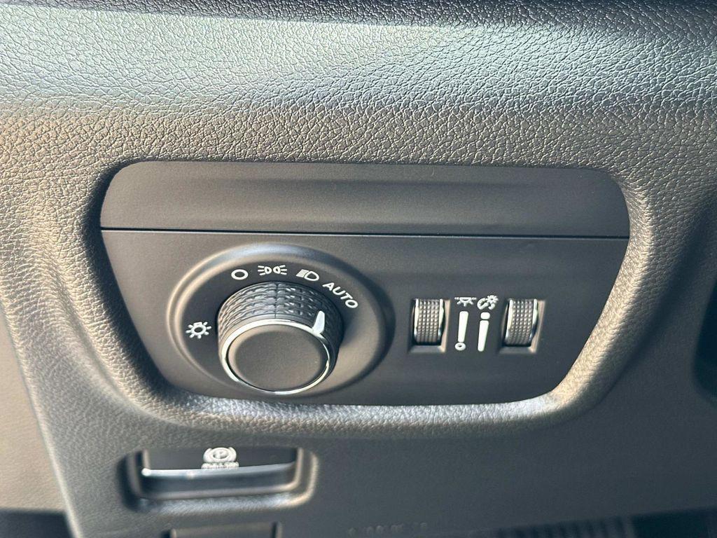 used 2025 Jeep Grand Cherokee car, priced at $35,500