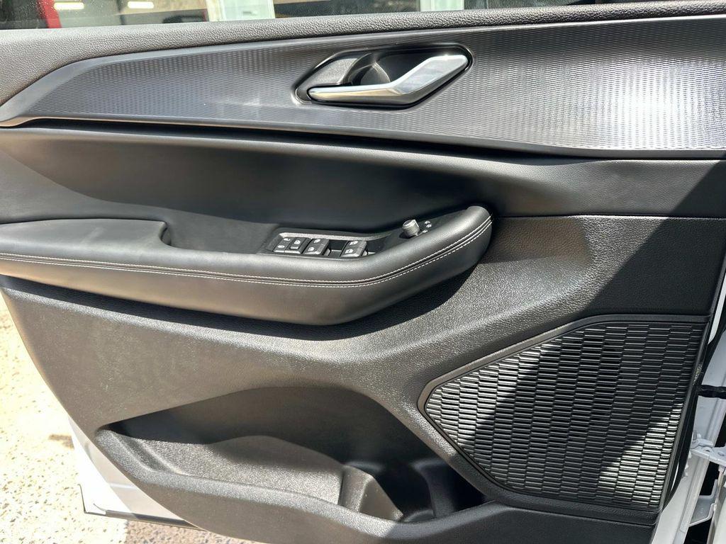 used 2025 Jeep Grand Cherokee car, priced at $35,500