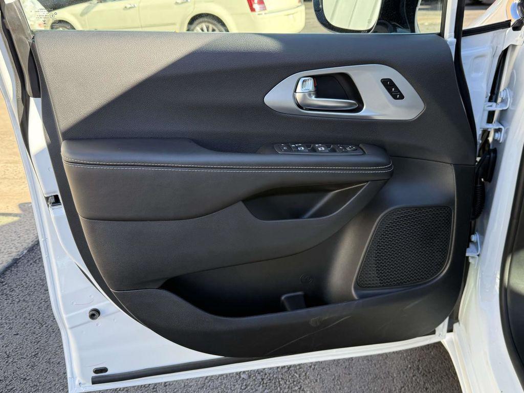 new 2026 Chrysler Pacifica car, priced at $40,443