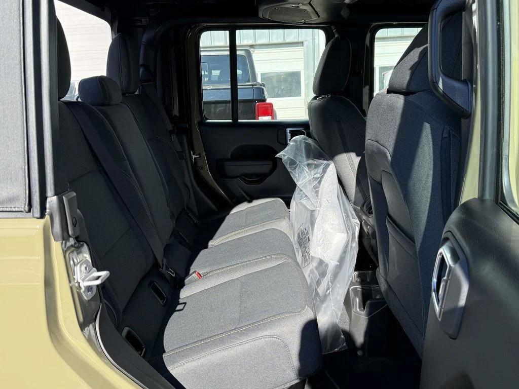 new 2026 Jeep Gladiator car, priced at $36,521