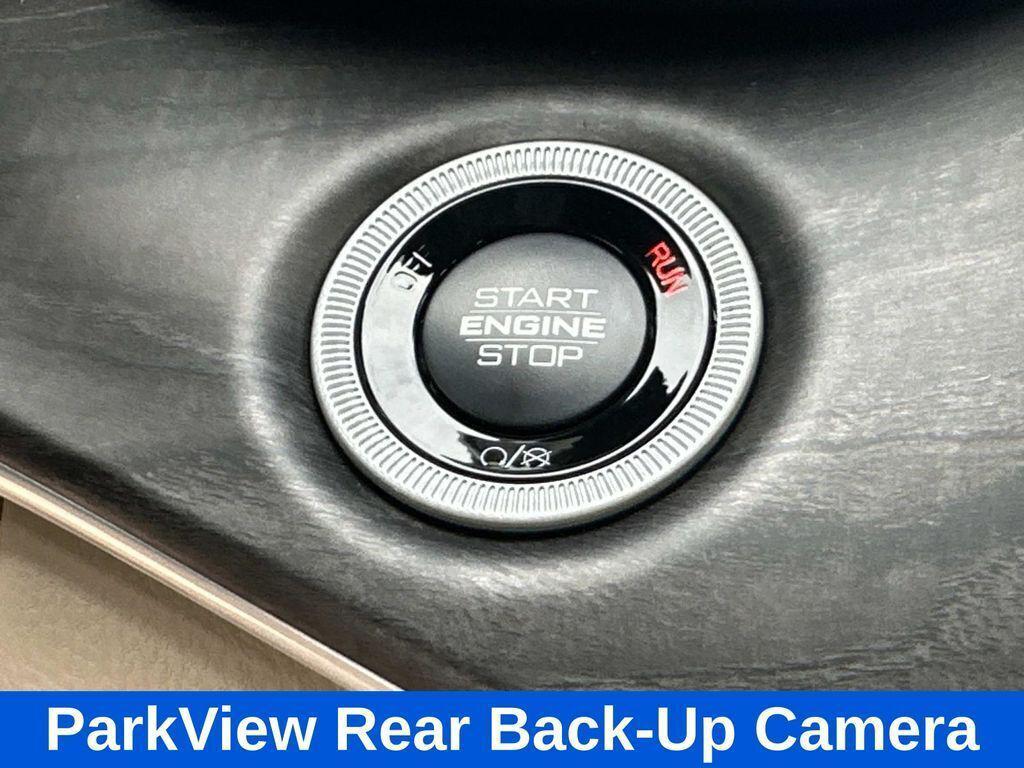 new 2025 Jeep Grand Cherokee car, priced at $37,877