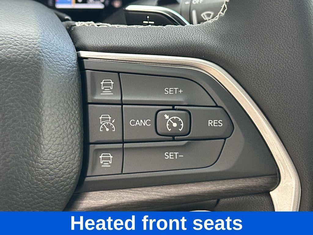 new 2025 Jeep Grand Cherokee car, priced at $37,877