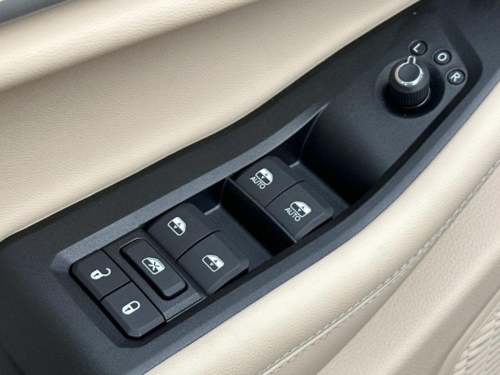 new 2025 Jeep Grand Cherokee car, priced at $37,877