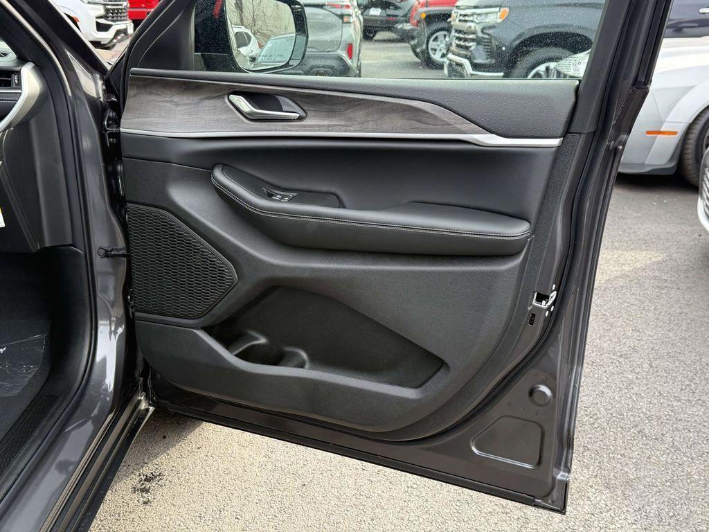 new 2025 Jeep Grand Cherokee L car, priced at $43,820