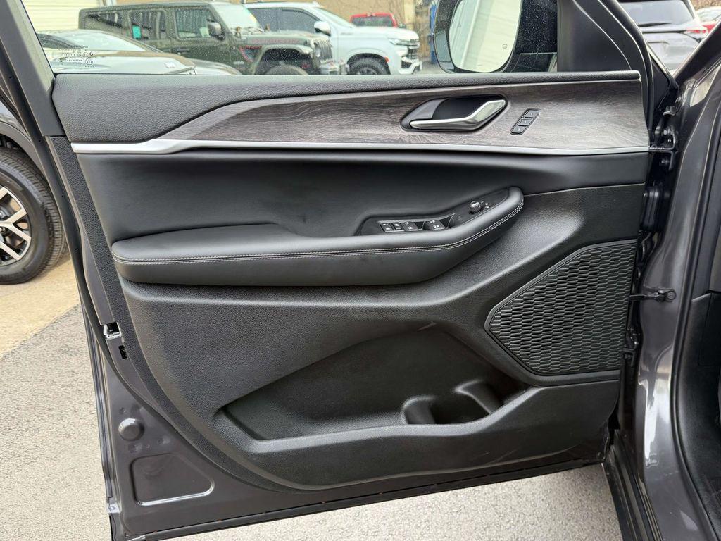 new 2025 Jeep Grand Cherokee L car, priced at $43,820