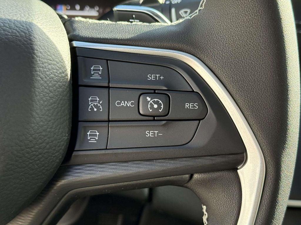 new 2025 Jeep Grand Cherokee car, priced at $37,205