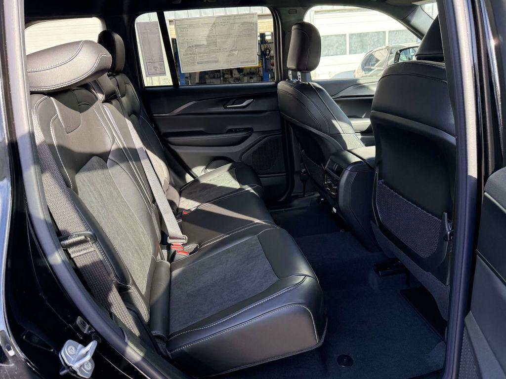 new 2025 Jeep Grand Cherokee car, priced at $37,205