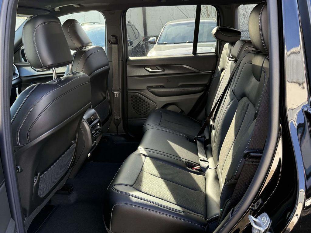 new 2025 Jeep Grand Cherokee car, priced at $37,205