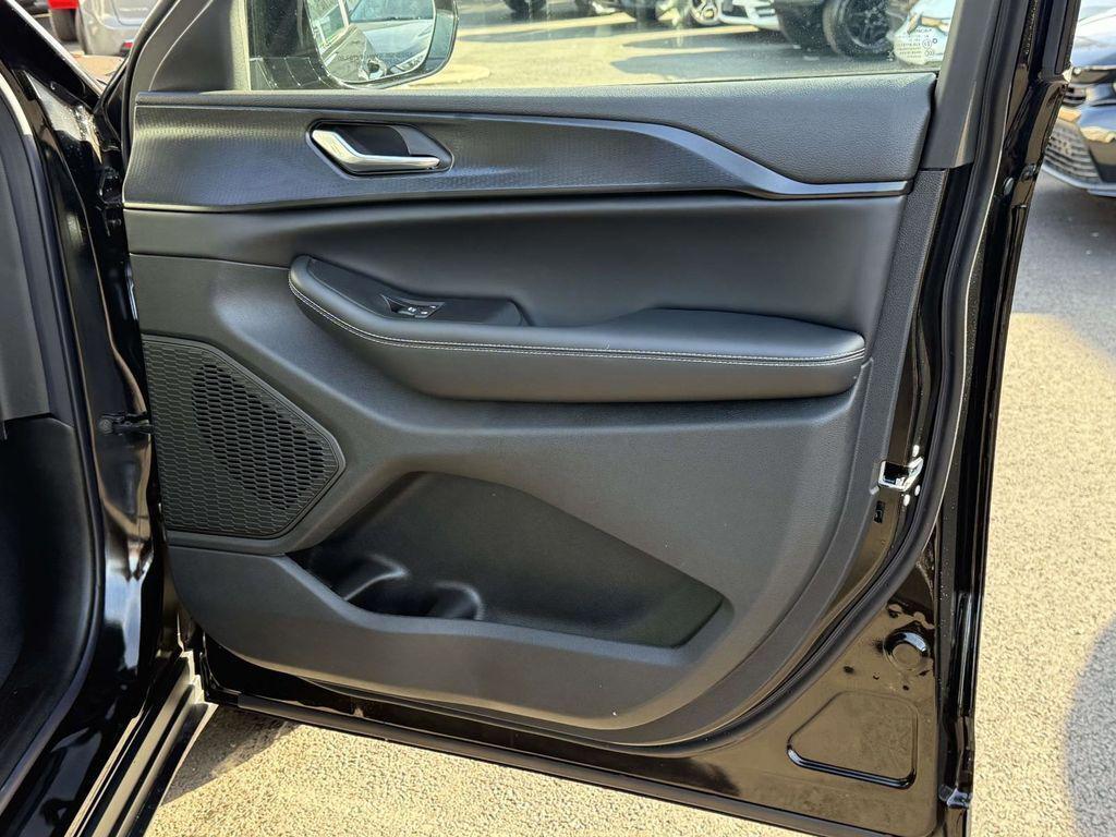 new 2025 Jeep Grand Cherokee car, priced at $37,205