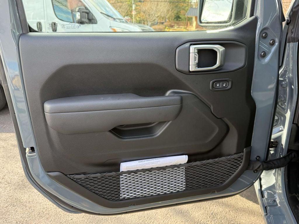 new 2026 Jeep Gladiator car, priced at $36,521