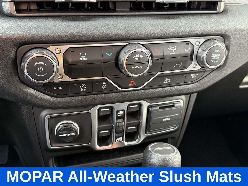 new 2026 Jeep Gladiator car, priced at $36,521