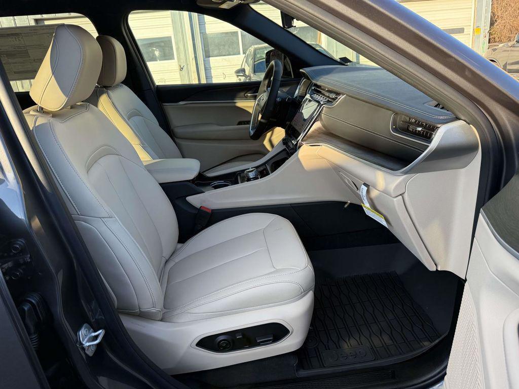 new 2025 Jeep Grand Cherokee L car, priced at $41,467