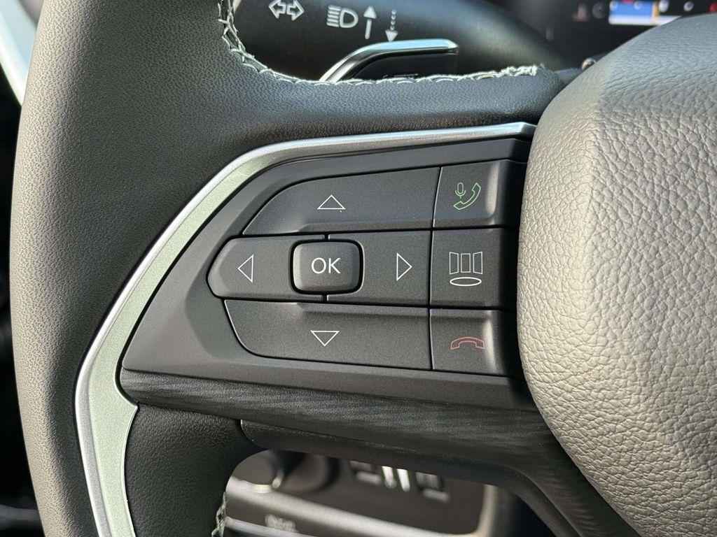 new 2025 Jeep Grand Cherokee car, priced at $37,205