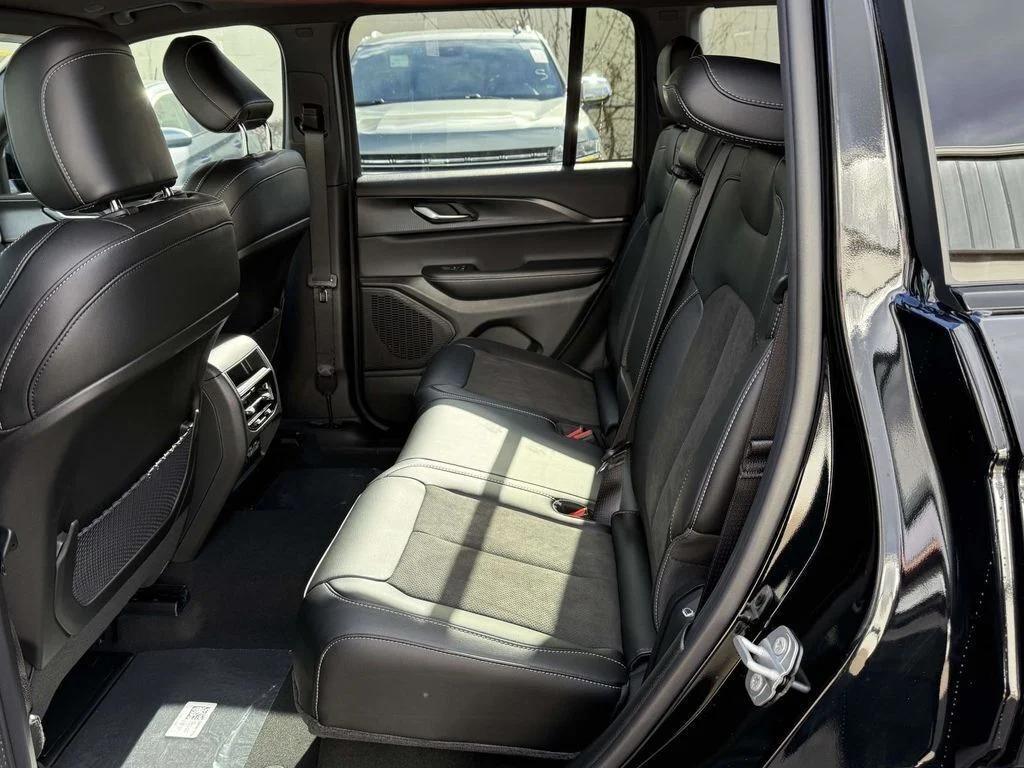 new 2025 Jeep Grand Cherokee car, priced at $37,205