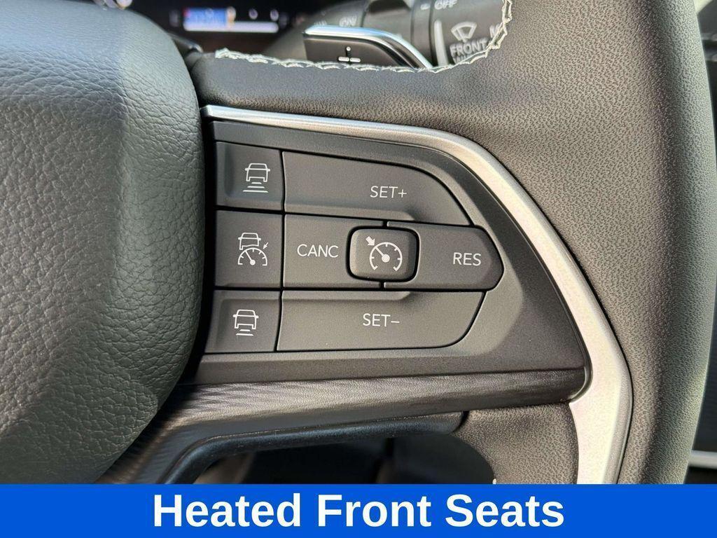 new 2025 Jeep Grand Cherokee car, priced at $37,205