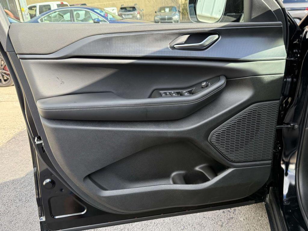 new 2025 Jeep Grand Cherokee car, priced at $37,205