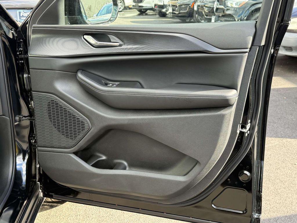 new 2025 Jeep Grand Cherokee car, priced at $37,205